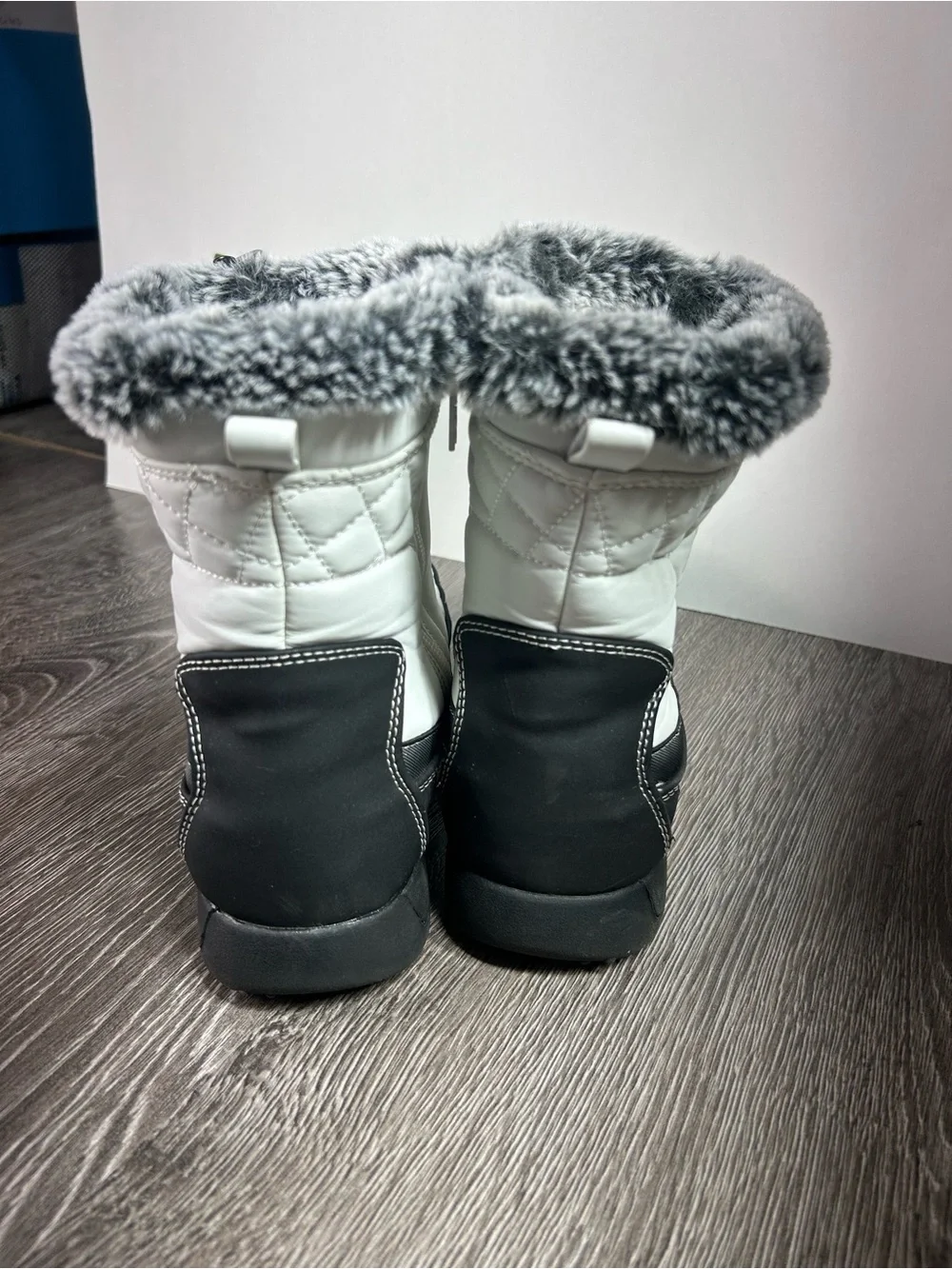 Totes Women’s Insulated Winter Snow Boots - White/Black